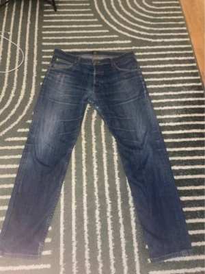 Lee Jeans - Lee Jeans loose fit.. knappt använda. Inga fläckar eller något. W33 L36