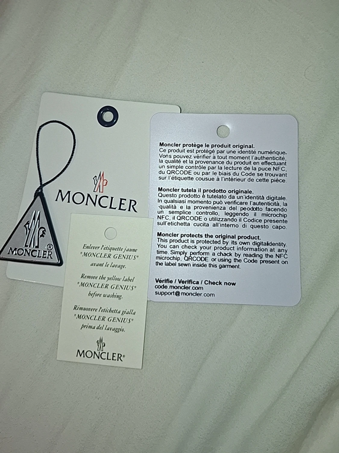 Svart Moncler vindjacka med huva - 1