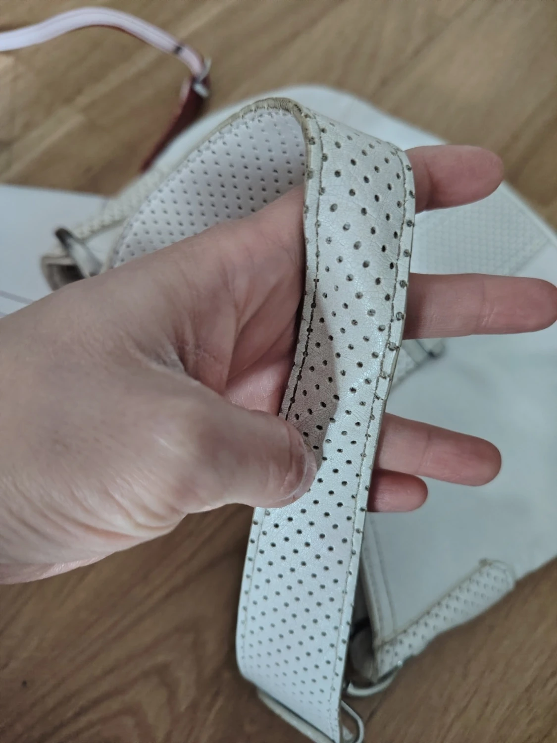 Vit handväska  från Mango med metallspänne - 4