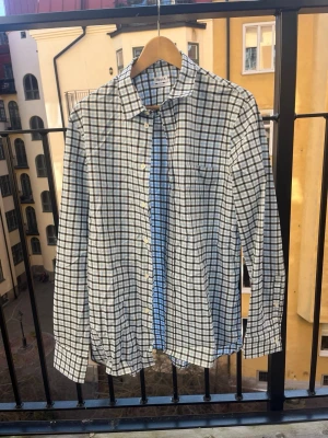 Rutig skjorta från Filippa K - Snygg Filippa k flanell skjorta. Säljer för att den inte passar längre😃