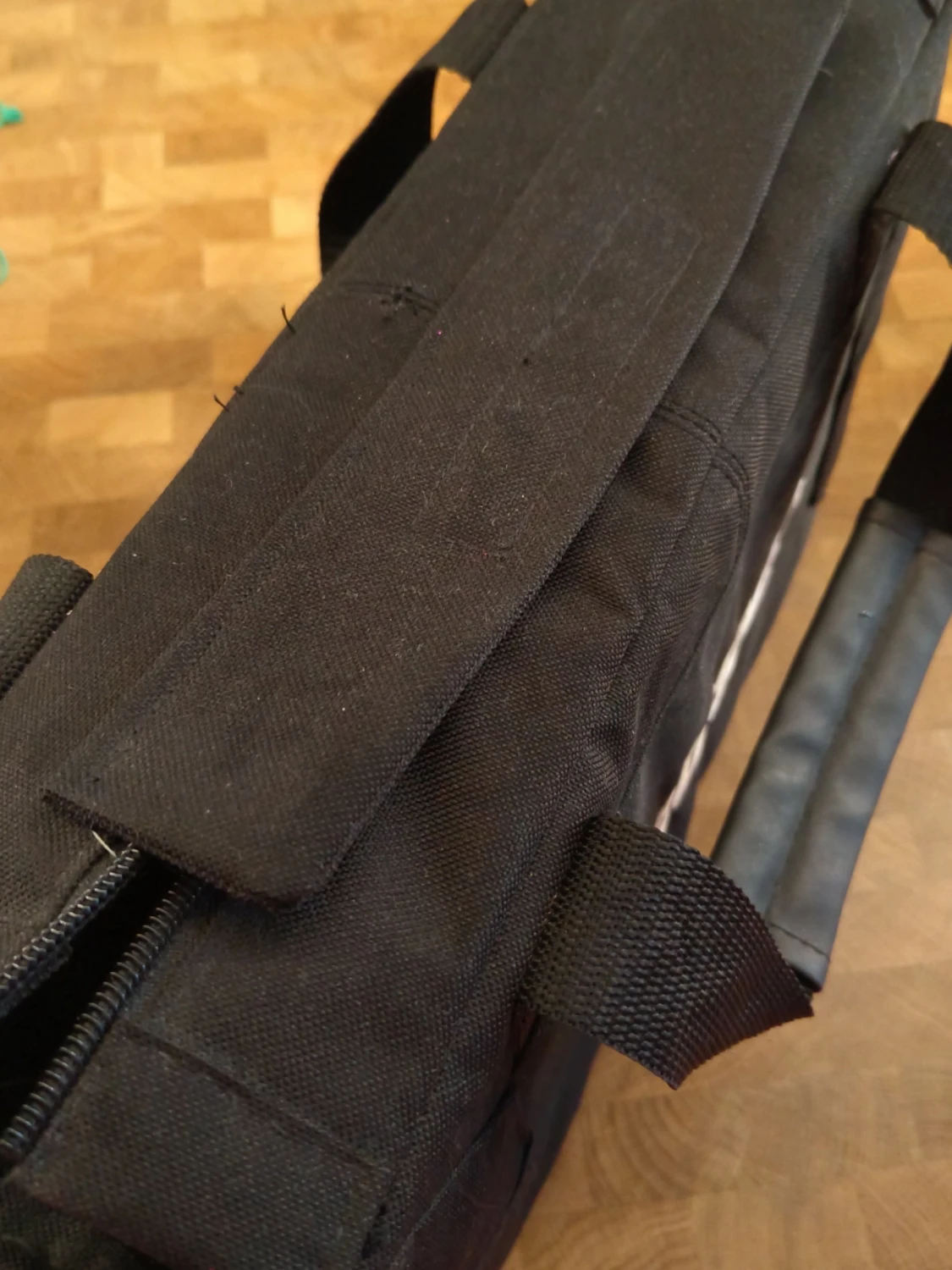 Svart väska från Bose med handtag - 2