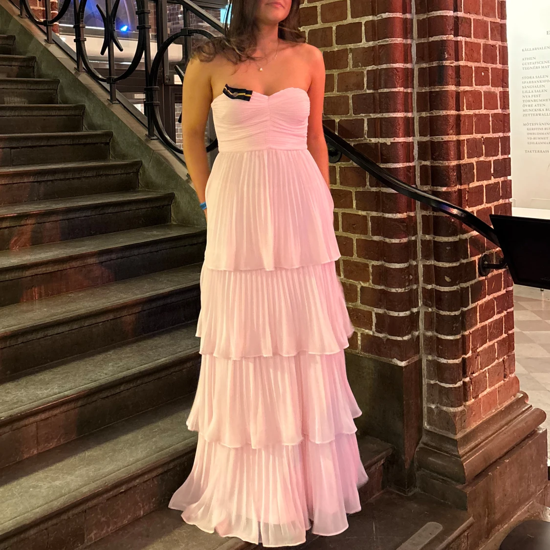 Ljusrosa axelbandslös långklänning från Lulus