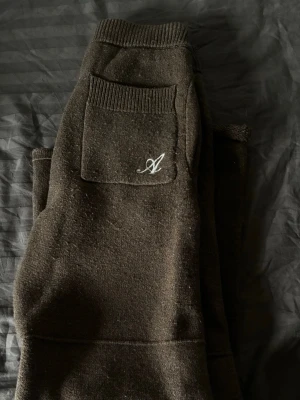 Bruna mjukisbyxor från Axel arigato  - Mjukis byxor från Axel arigato! Skönast någonsin, bara att dom inte kommer till användning! 