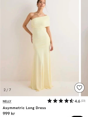 SÖKER!!  - Söker denna klänning från Nelly som är slutsåld på hemsidan! Hör av dig om du har en du vill sälja! 💕😇