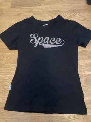 T shirts  - Svart ecc space t shirt lite mindre i storleken. Grå ecc förenings t shirt. 30kr styck eller 50kr för båda!