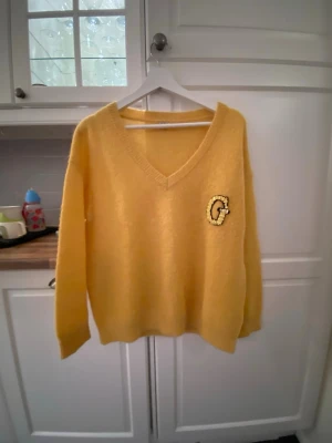 Gul stickad tröja Guess - Guess vintage, Ull och mohair-blandning. Snygg oversize 
