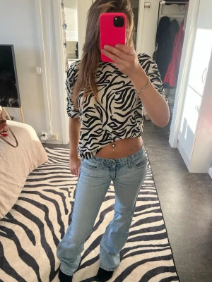 Zebra topp  - Snygg zebra topp i storlek m. 