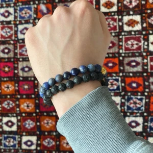 Luceleon Essentials armband  - Feta armband perfekt till alla outfits! Hör av dig om pris och om du vill köpa ena separat! Mörkblåa är gjort av marmor och den svarta av lavastenar!