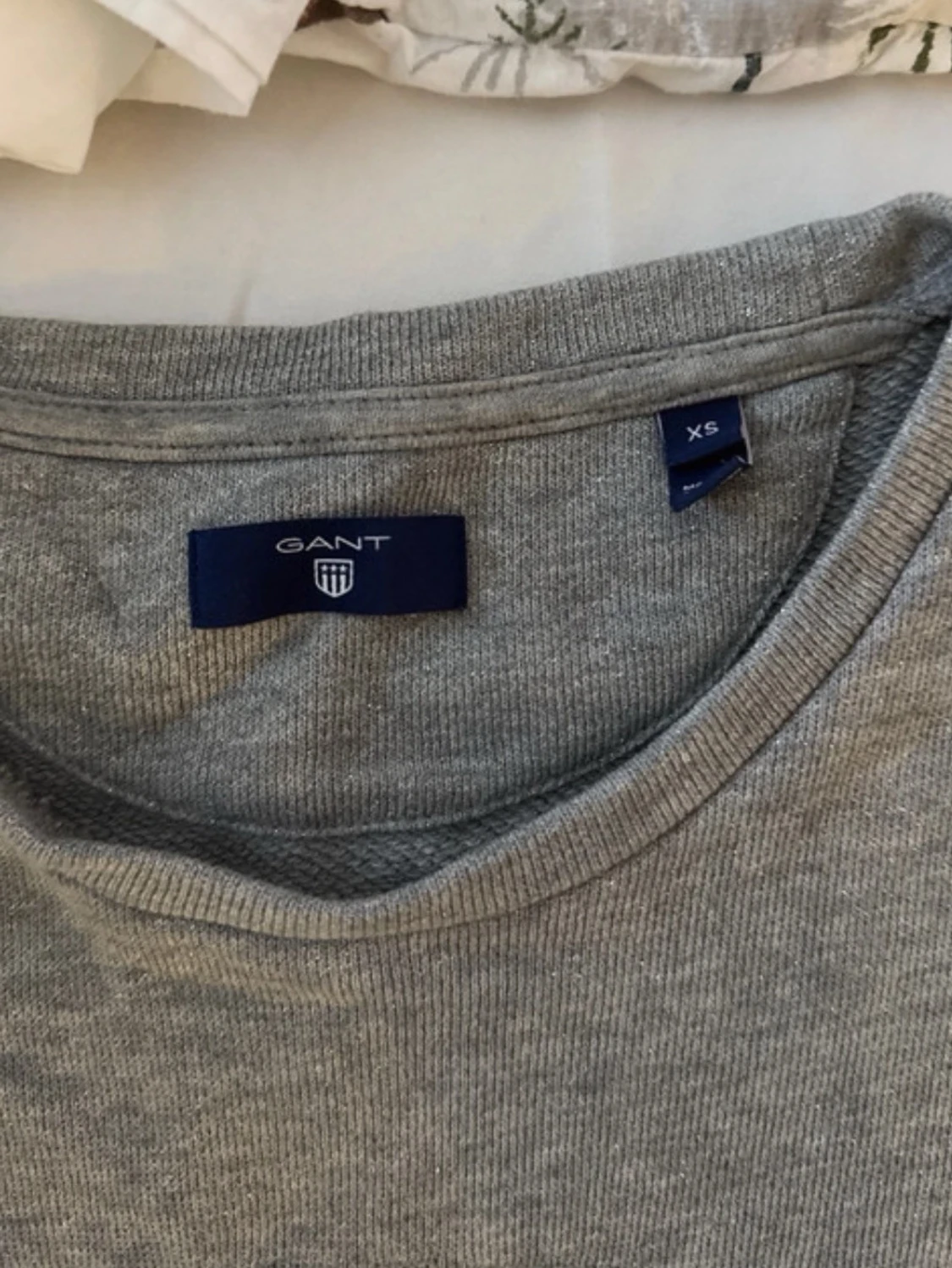 Glittrig tröja  - 3