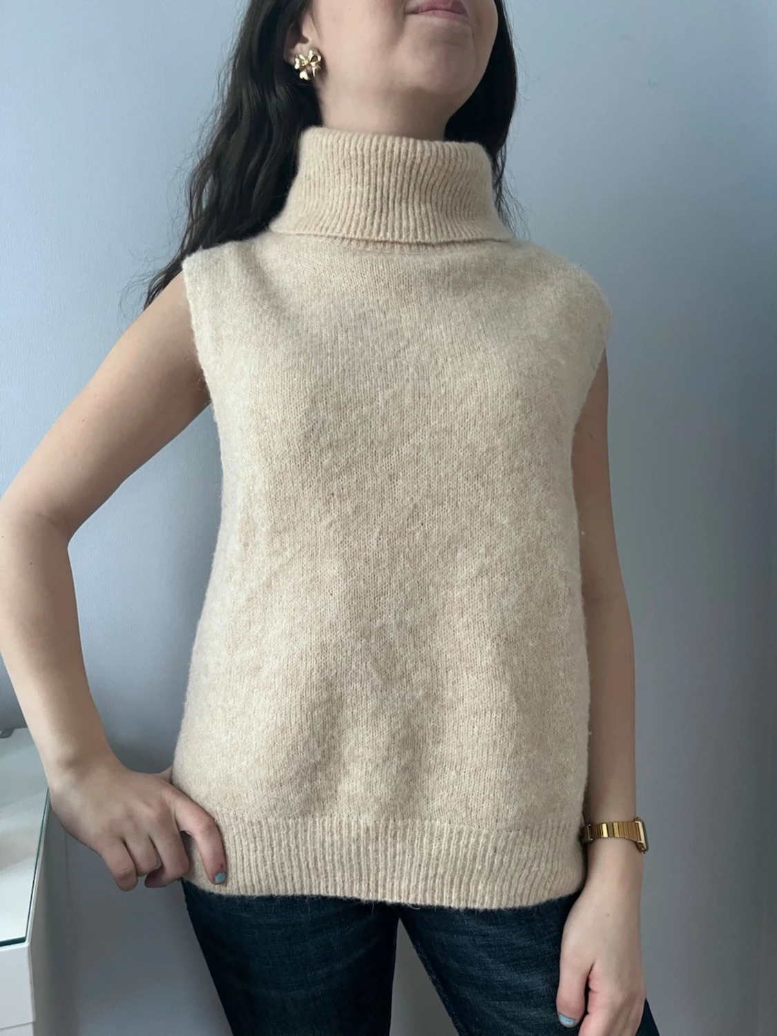 Beige stickad poloväst