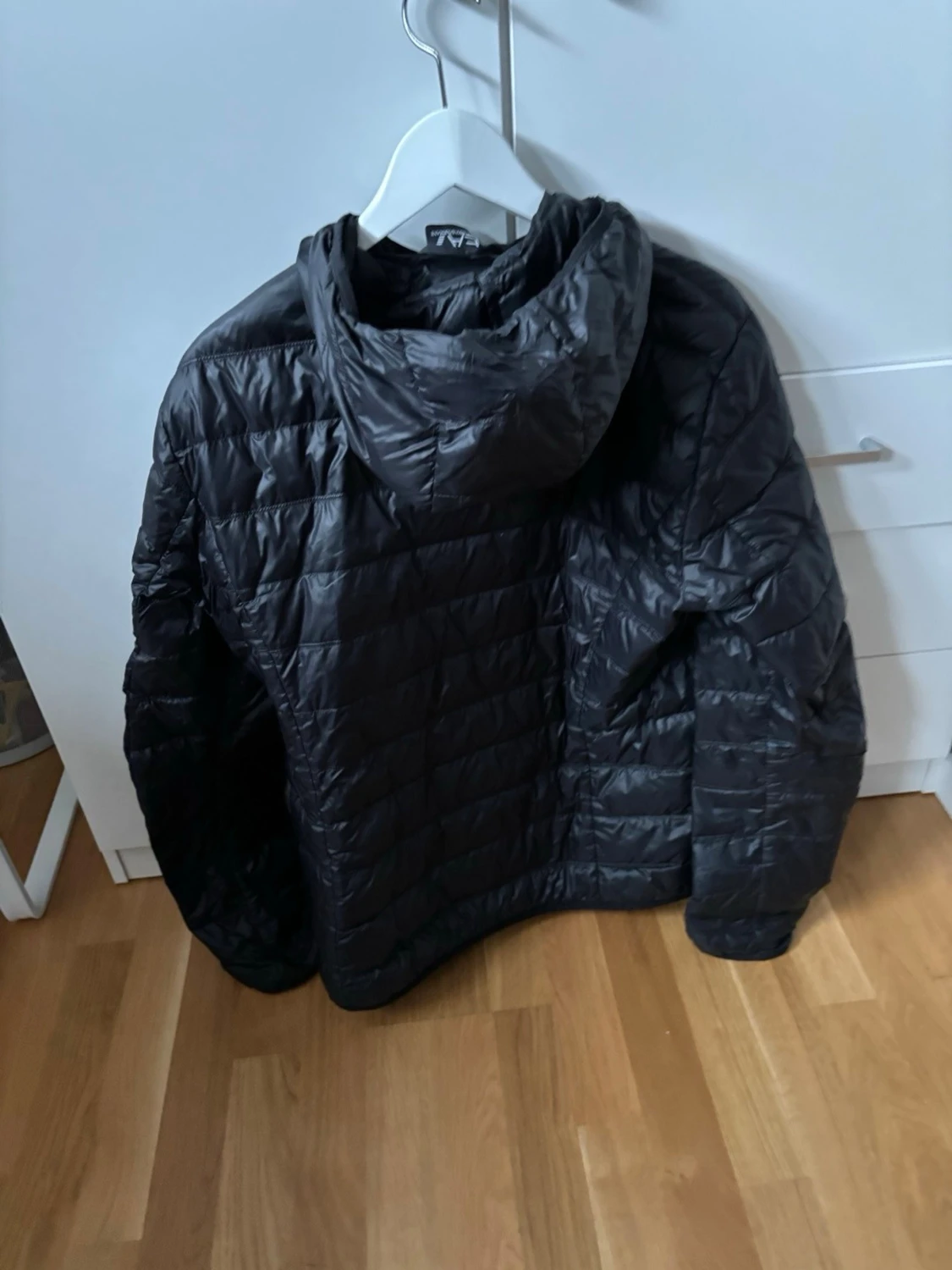 Svart dunjacka från Emporio Armani EA7 - 3
