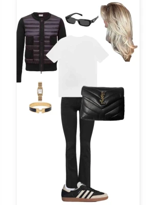 Svart quiltad cardigan jacka Moncler - Svart cardigan jacka från Moncler med quiltad front och långa ärmar. Jackan har dragkedja hela vägen och Moncler-logga på ena ärmen. Materialmix med stickade partier och syntet på framsidan. Box från Moncler medföljer.