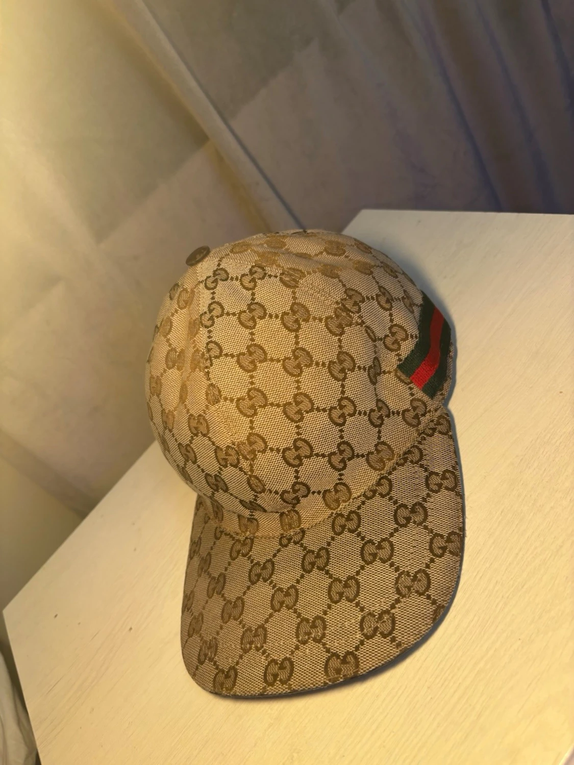Beige keps från Gucci med GG-mönster - 1