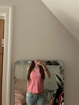 Rosa linne - Ett rosa linne. Knappast använt.