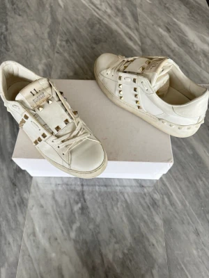 Valentino Rockstud skor - Valentino Rockstud skor - Skick: Jättefint skick - Tillbehör: Valentino kvittot - Nypris: 6000kr - TrendWardrobe