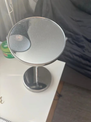 Spegel - Fin spegel som är i ett bra skick 