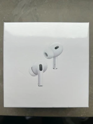 Apple AirPods Pro 2  - Helt nya oöppnade skriv för frågor osv(: