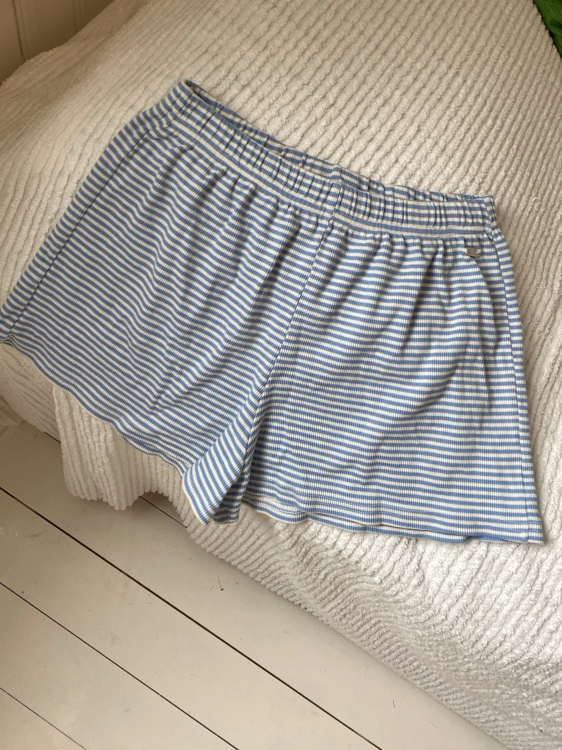 Randiga pyjamasshorts i blått och vitt - 1