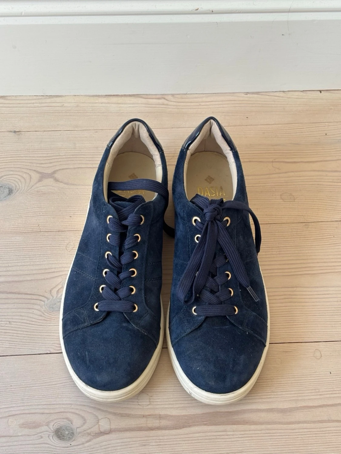 Mörkblå mockasneakers från Dasia - 1