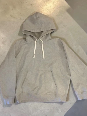 CDLP Hoodie - Heavyweight CDLP hoodie - L men passar även M - extremt skön och fin passform - mycket bra skick - gjord i Portugal - nypris 2000