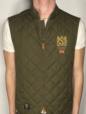 Morris väst - Säljer en ritkigt snygg och trendig Morris väst i fint skick, storlek XS, vid frågor är det bara att skriva //Gramenti