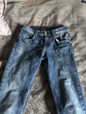 Replay jeans blåa - Säljer Replay Jeans i en blå färg