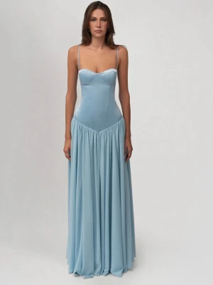 Ljusblå långklänning  - Superfin ljusblå långklänning med snörning bak, perfekt för bal. Endast provad en gång. 