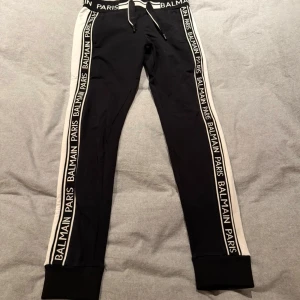 Balmain byxor  - Väldigt bra skick, inga skador eller liknande 