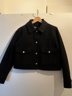 Vårjacka - Knappt använd. Normal i storleken