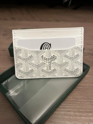 Go- plånbok - Hej, säljer ett helt nytt plånbok, oanvänd, passar alla!