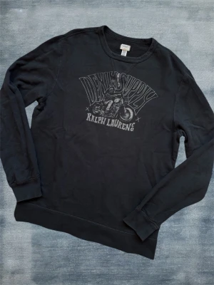 Denim & Supply Sweatshirt - En extremt fet tröja från Ralph Lauren Denim & Supply! Diggar verkligen trycket! Hör av dig vid frågor!