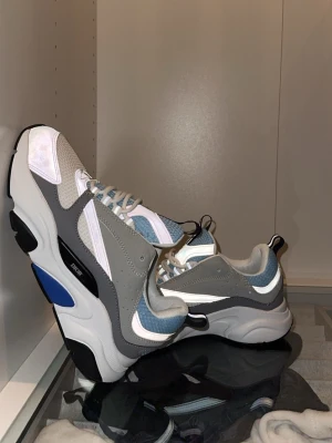 skor - helt ny skick, mer info o bättre bilder privat 