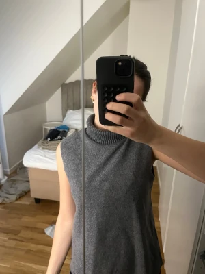 Zara tröja - Jätte fin tröja/topp från Zara som är turtleneck. Har knappt andvänt och i nytt skick. Skriv vid frågor!💗💗