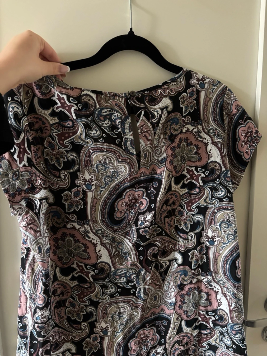 Mönstrad blus med paisley och blommor - 1