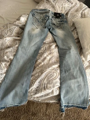 Ljusblå bootcut jeans från Miss Me - Miss me jeans, passar mig som är 163! 