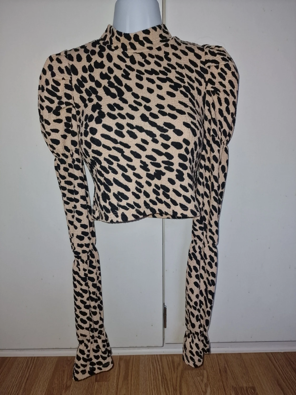 Leopardmönstrad croppad topp - 5