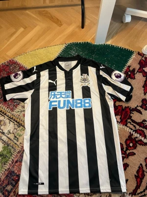 Newcastle hemmatröja 2020/2021 - Säljer denna Newcastle hemmatröja 2020/2021