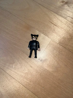 Kinder keräilyhahmo - Musta kindermunista tullut keräilyhahmo. Eläintalous MMM Katsothan myös muut ilmoitukseni Tarjoa 