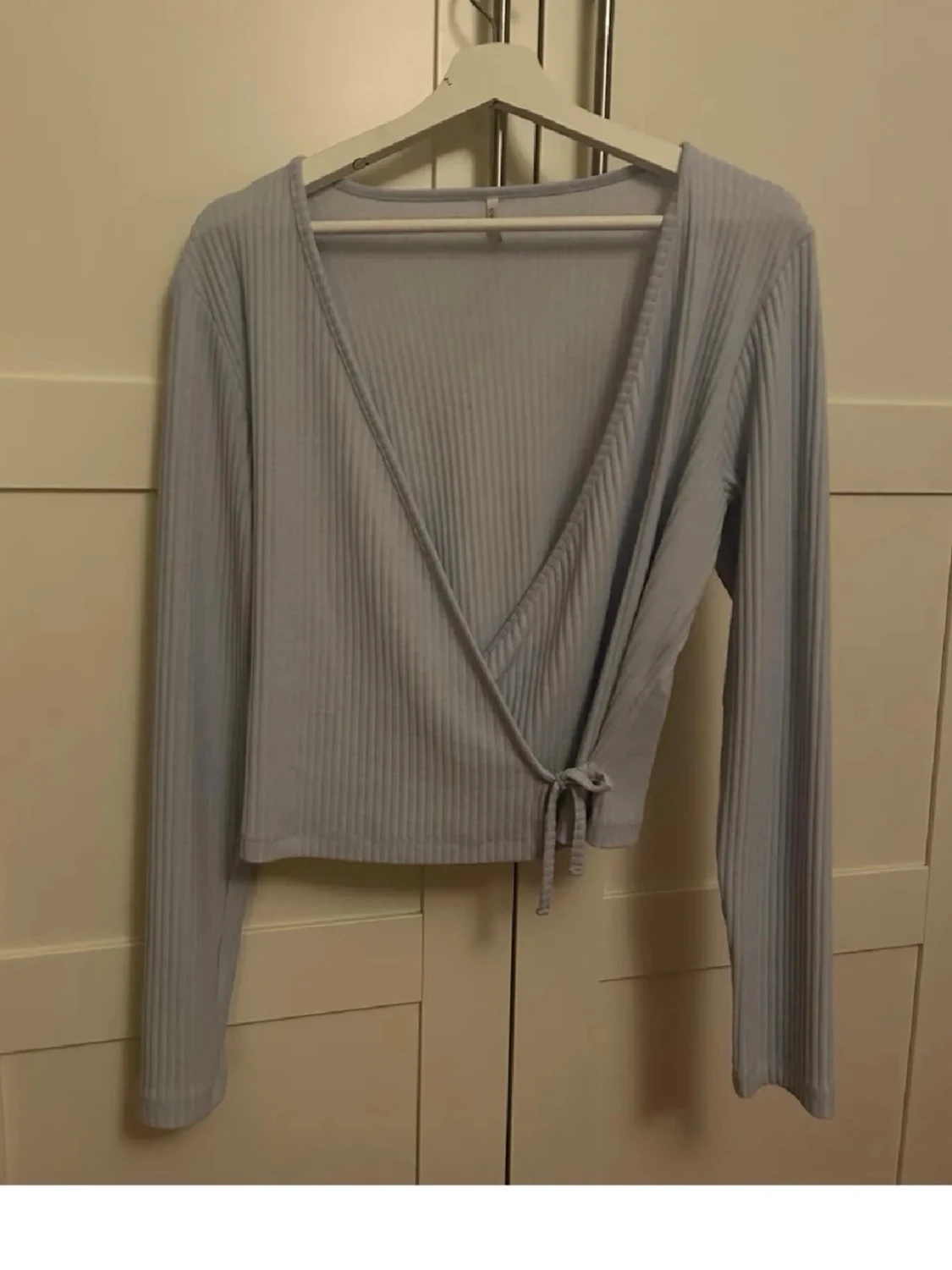 Ljusblå omlottopp med knytband - 2