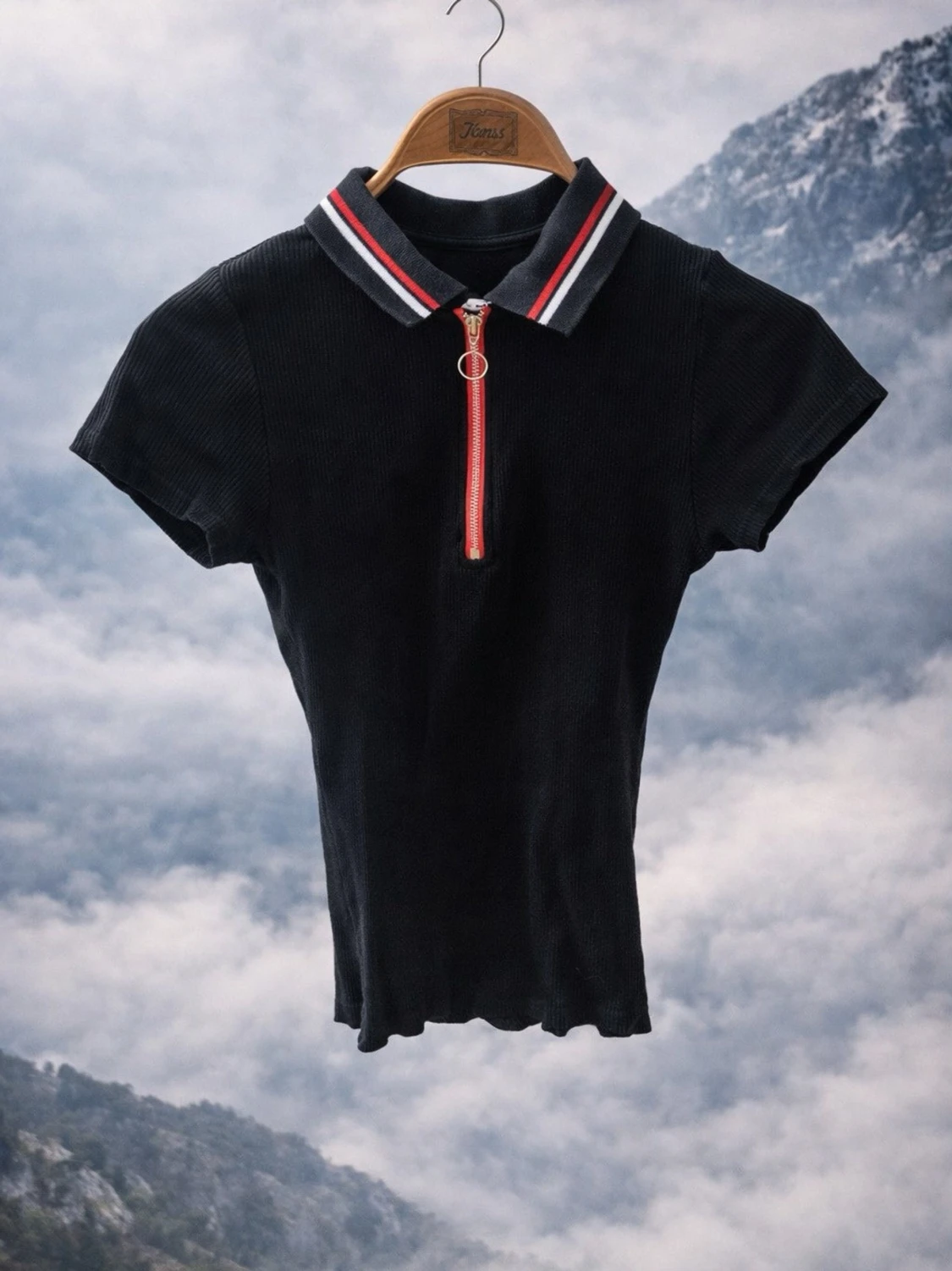 Svart ribbad polotopp med dragkedja