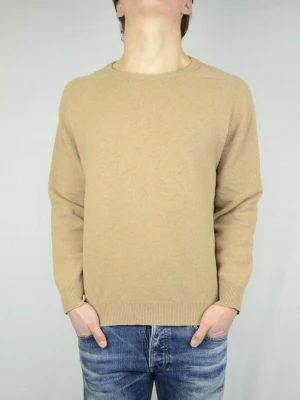 Alan Paine stickad tröja   - ALAN PAINE LAMBSWOOL SWEATSHIRT Storlek : IT52 Passform : Passar M / L Användning : Tröjan är i ett väldigt fint skick utan defekter Nypris : Cirka 1800SEK Modellen på bilden : 182CM och väger 78KG