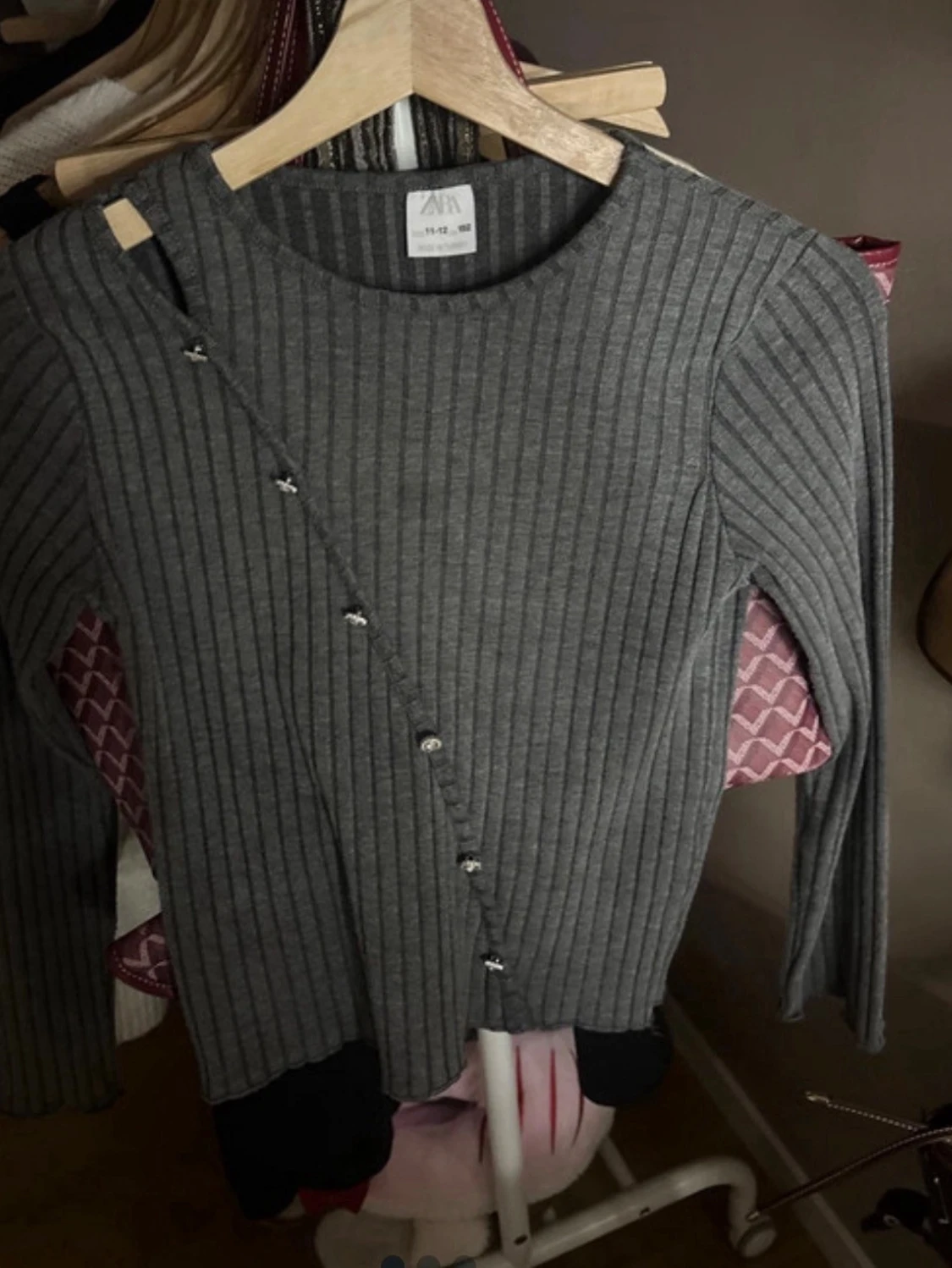 Grå ribbstickad tröja från Zara