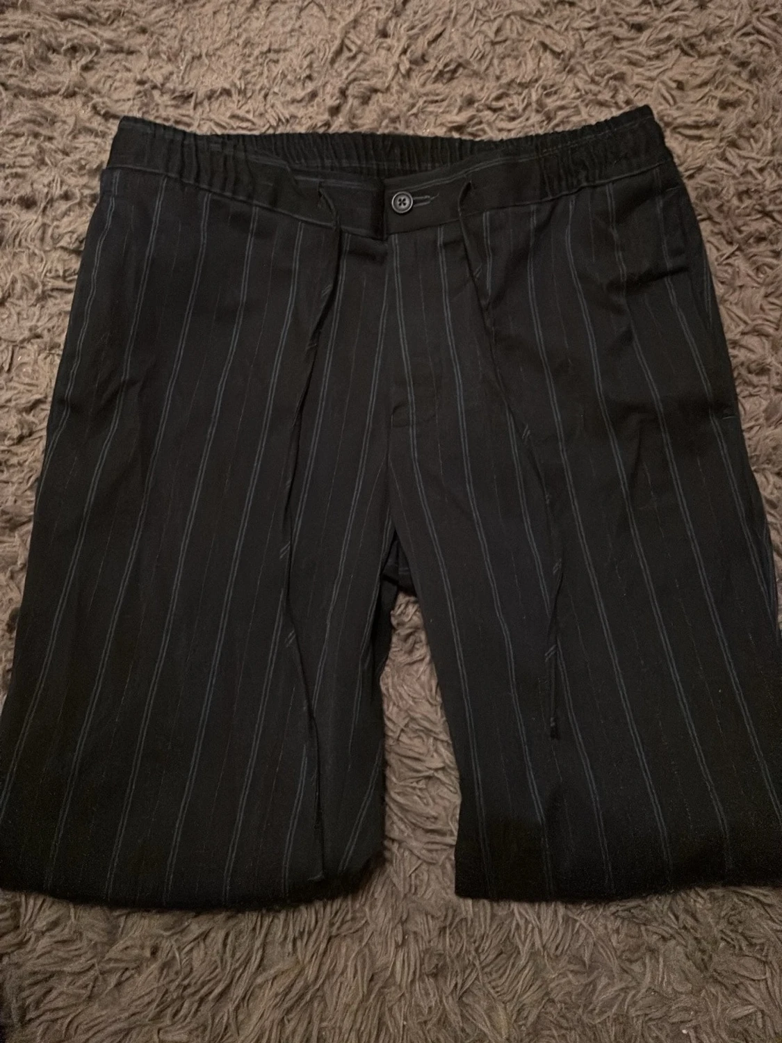 Svarta kostymbyxor med smala ränder - 2