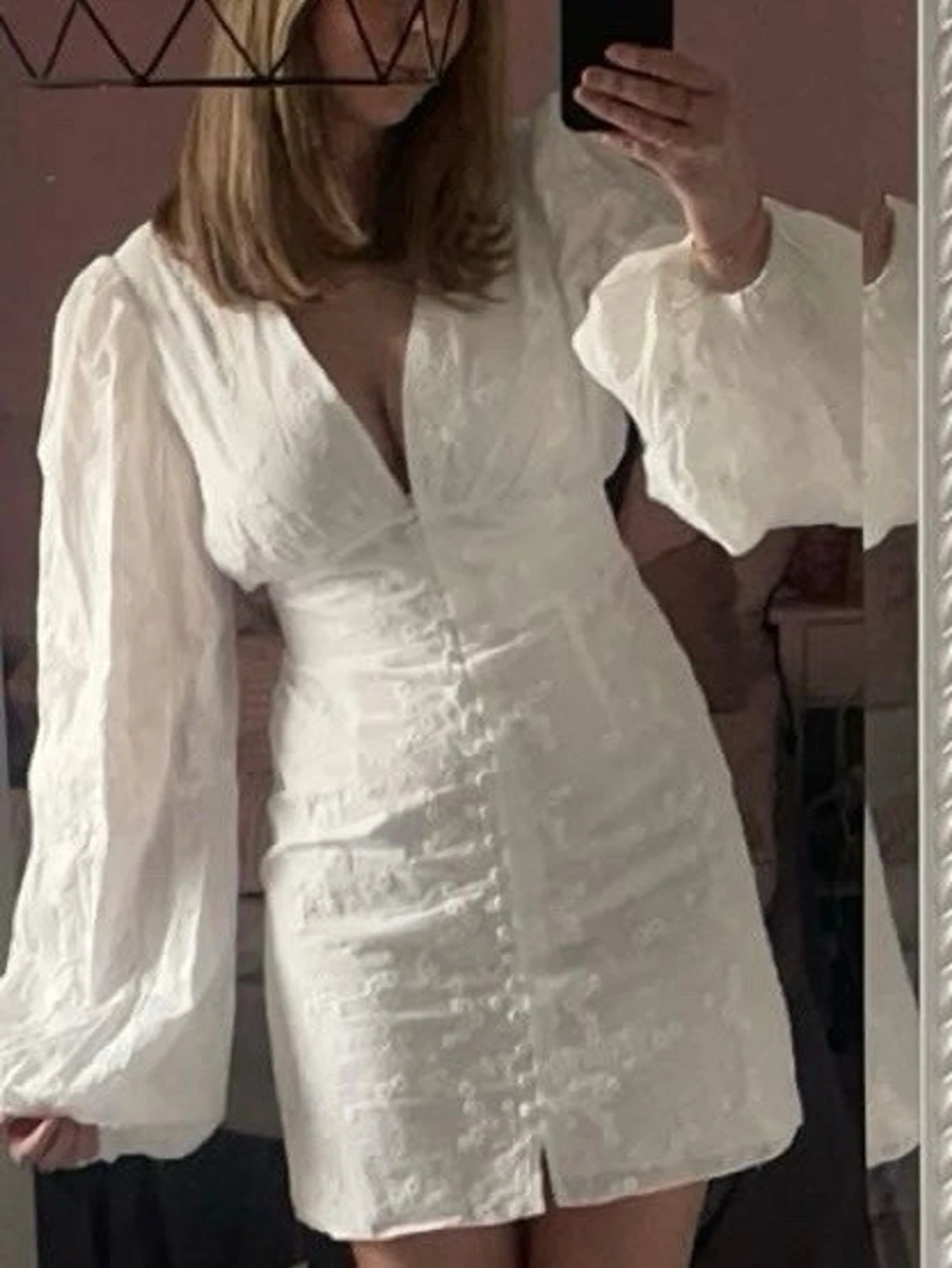 Vit kort klänning med puffärmar