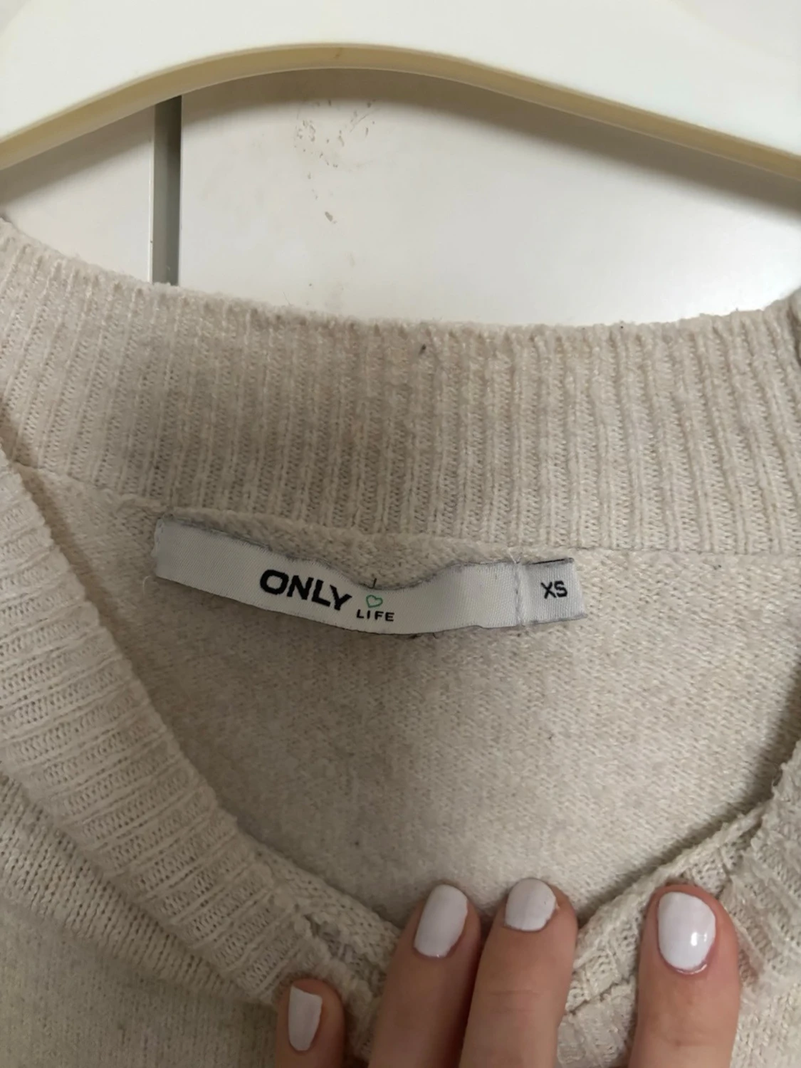 Beige/vit stickad tröja från ONLY - 1