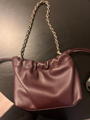 Väska - Väska fr lindex, nyskick, går ej köpa mer