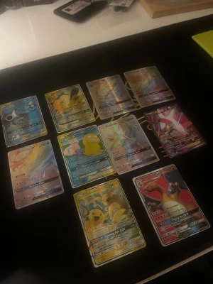 Pokémon kort - Budgivning, och skriv dm för mer info!