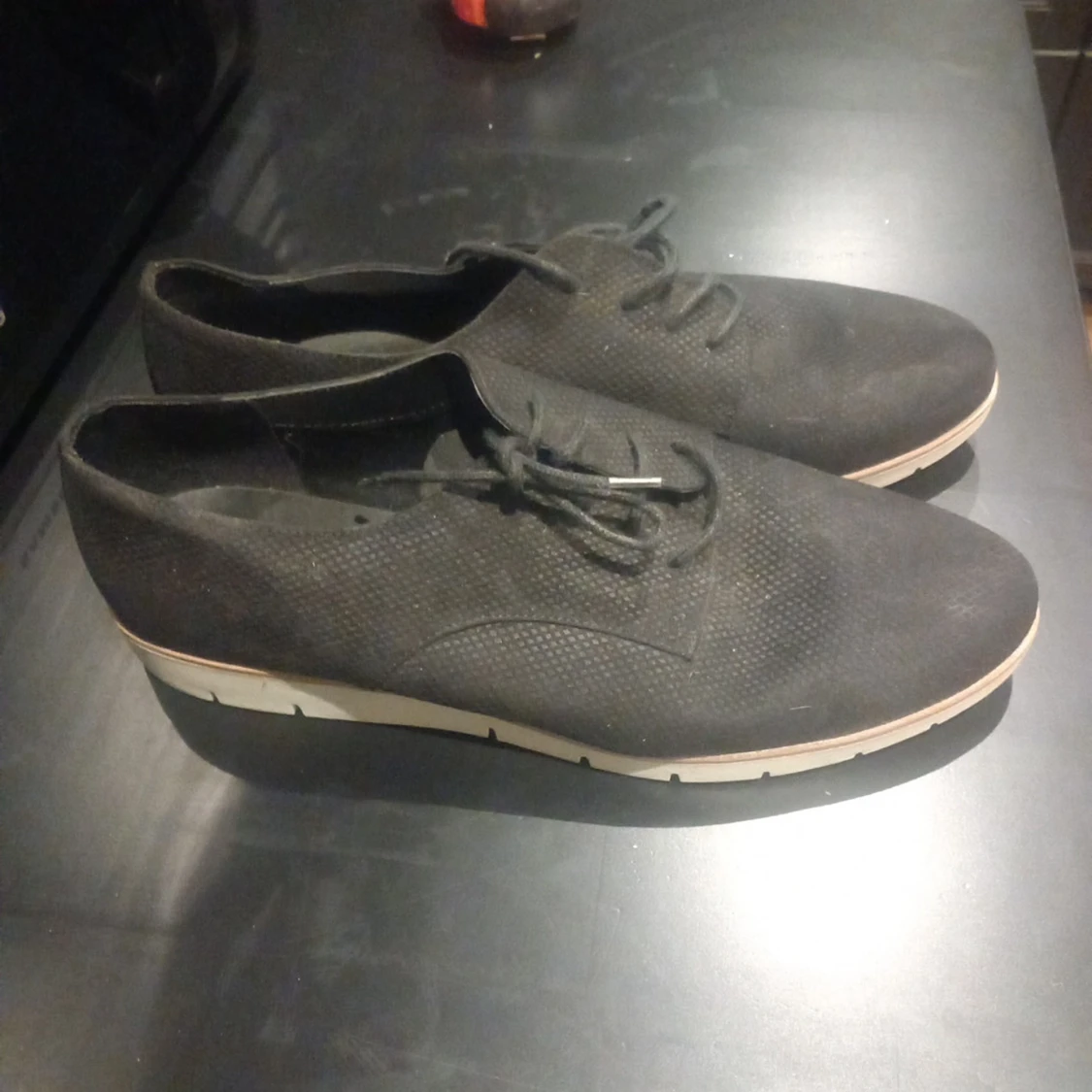 Svarta loafers med vit sula - 1