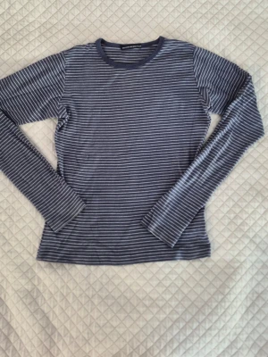 Långärmad tröja Brandy Melville  - Långärmad tröja köpt på brandy melville i Rom några år tillbaka💘 Så fin och är av 100% bomull. Passar XS/S. Lite nopprig, men ger ett mycket gott helhetsintryck! Passa på, fri frakt en vecka fom. 15/2! 