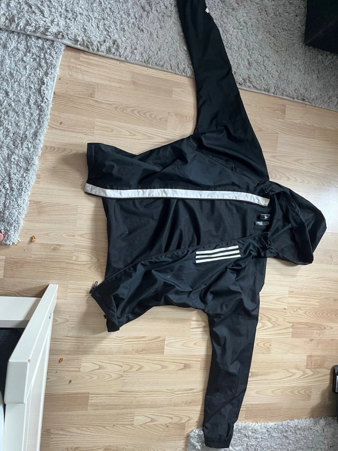 Svart vindjacka från Adidas